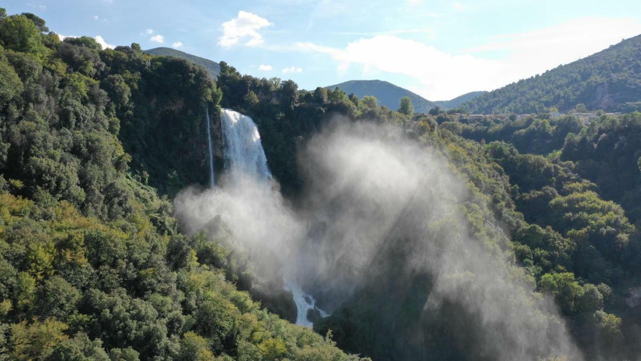 Rifugio Della Cascata Collestatte Exterior foto