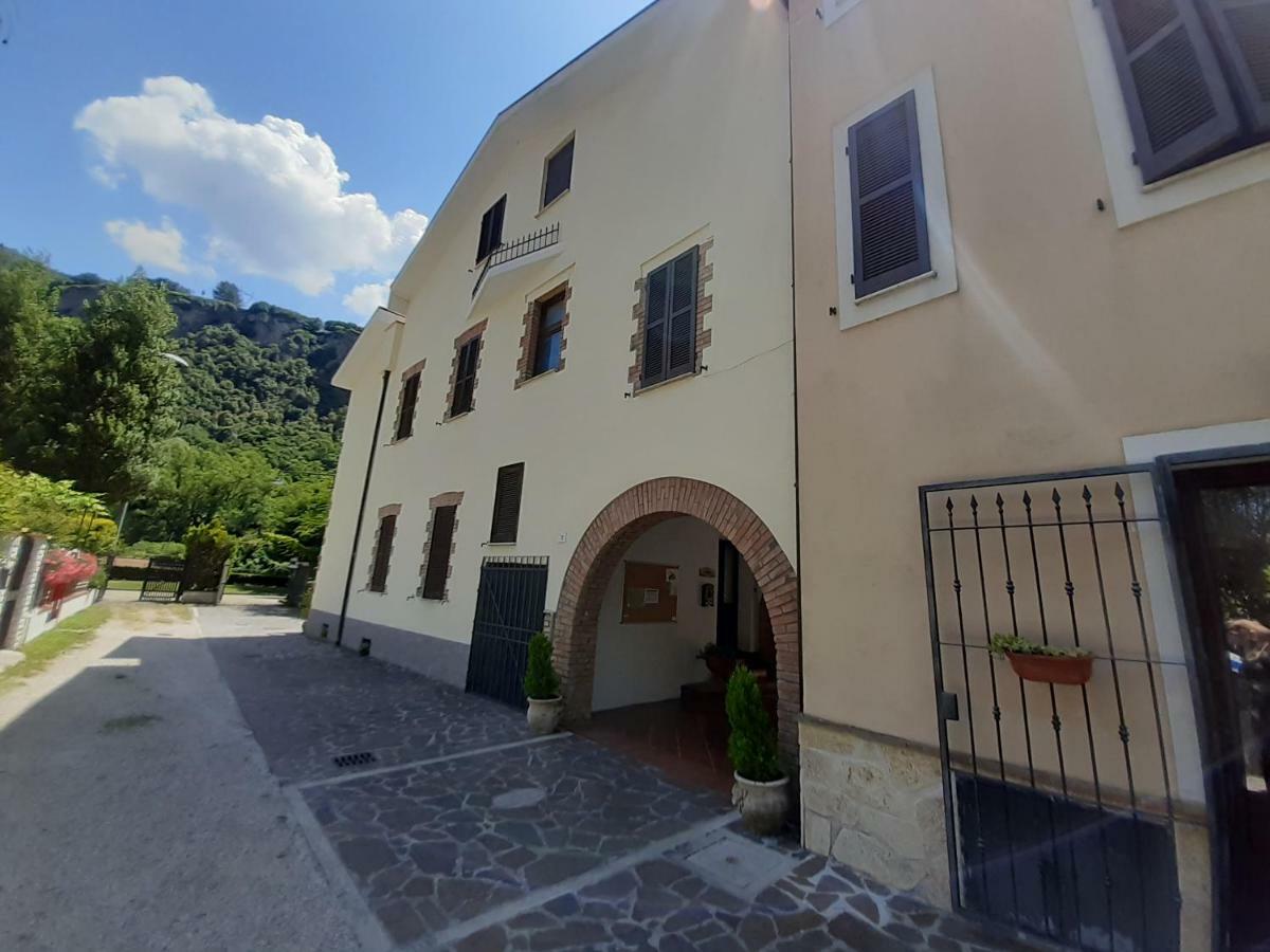 Rifugio Della Cascata Collestatte Exterior foto